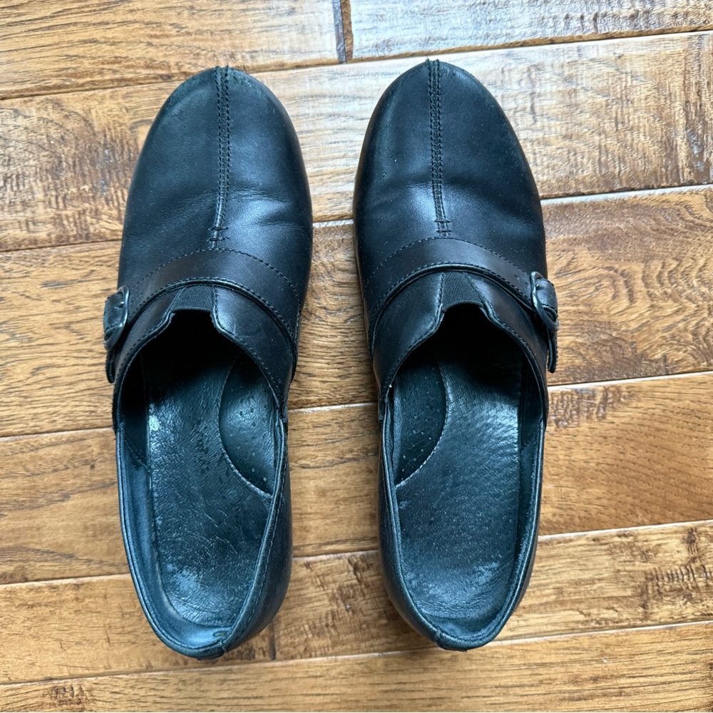 Black Leather Dansko shoes, sz 40